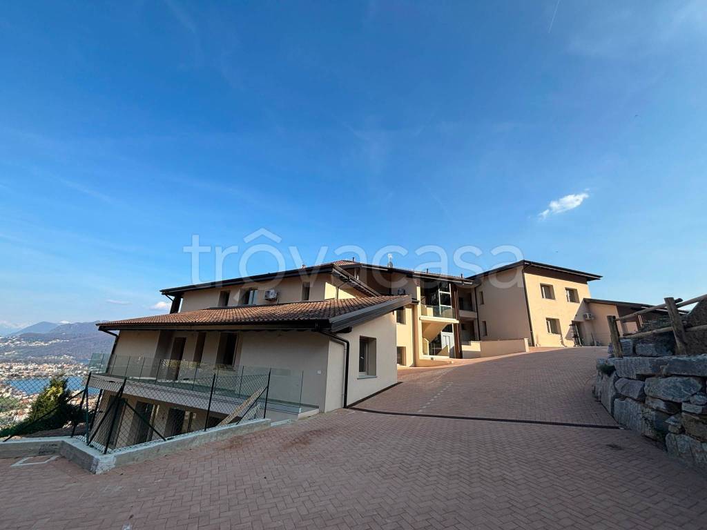 appartamento in vendita a Cadegliano-Viconago in zona Cadegliano