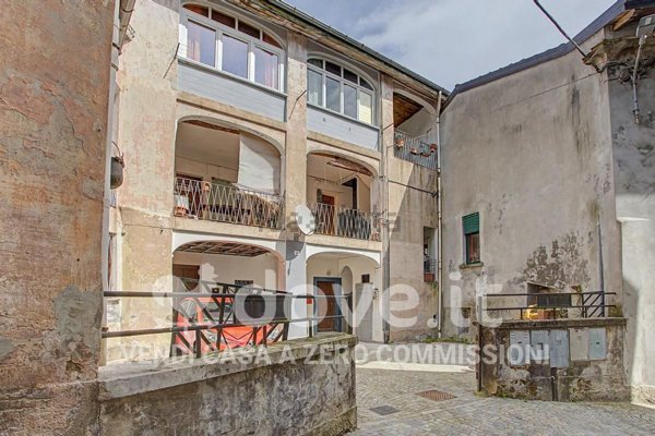 appartamento in vendita a Cadegliano-Viconago