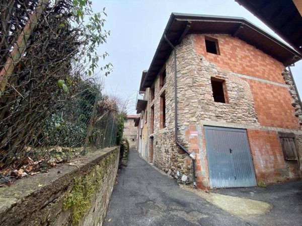 casa indipendente in vendita a Cadegliano-Viconago