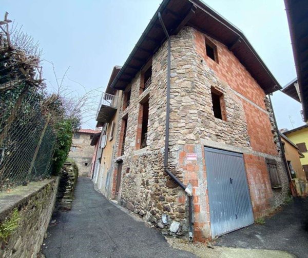 casa indipendente in vendita a Cadegliano-Viconago