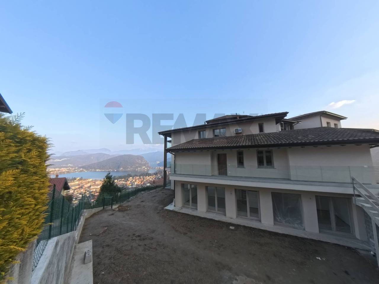 appartamento in vendita a Cadegliano-Viconago