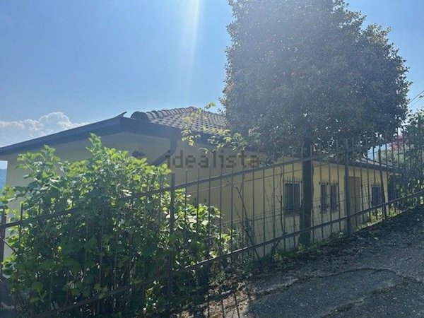 casa indipendente in vendita a Cadegliano-Viconago in zona Viconago