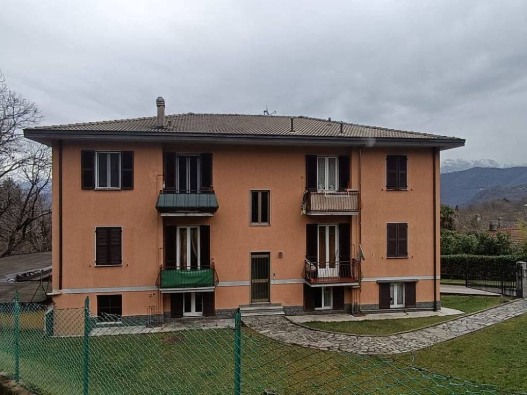 casa indipendente in vendita a Cadegliano-Viconago in zona Argentera