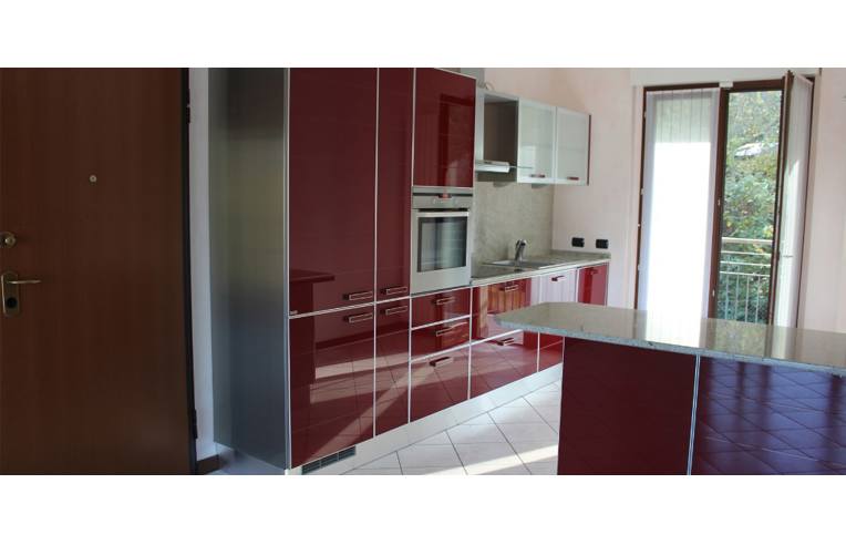 appartamento in vendita a Cadegliano-Viconago in zona Avigno