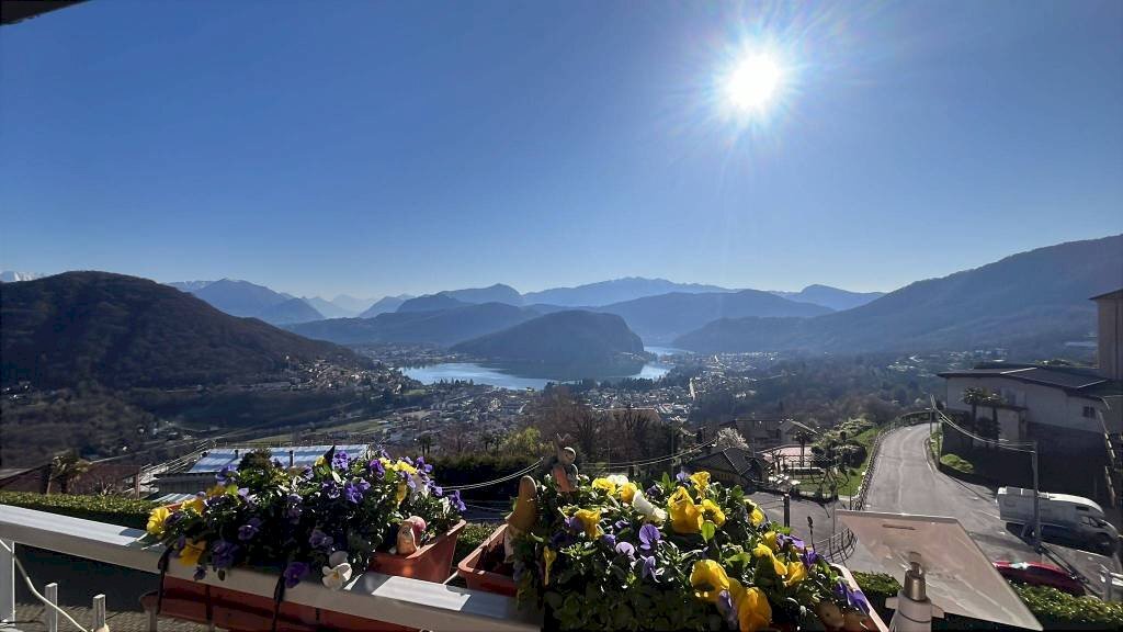 appartamento in vendita a Cadegliano-Viconago