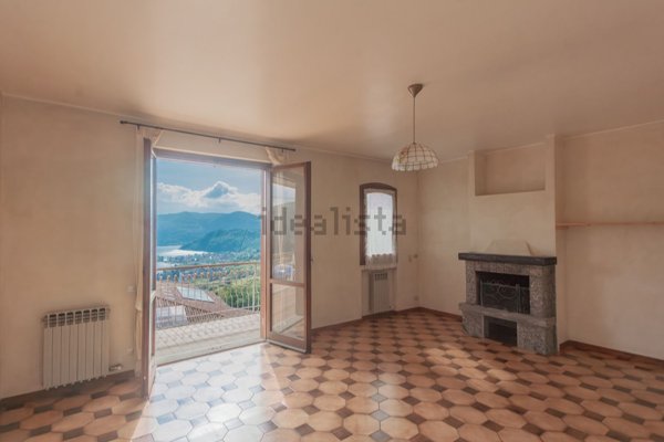 appartamento in vendita a Cadegliano-Viconago
