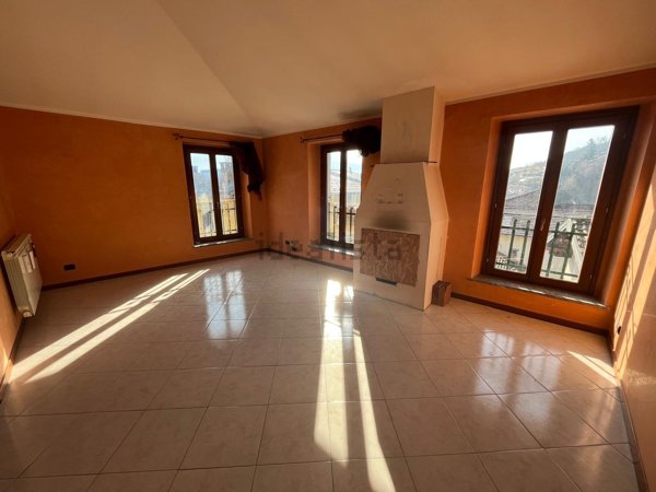 appartamento in vendita a Cadegliano-Viconago