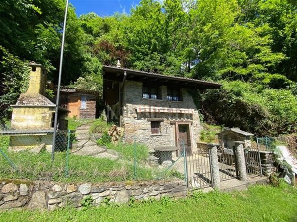 casa indipendente in vendita a Cadegliano-Viconago