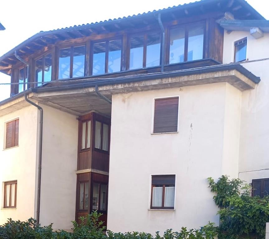 appartamento in vendita a Cadegliano-Viconago in zona Viconago