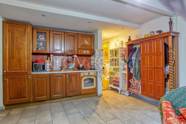 casa indipendente in vendita a Cadegliano-Viconago in zona Pradaccio