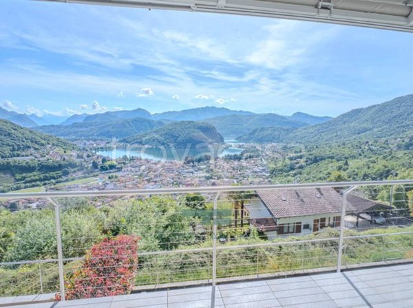 appartamento in vendita a Cadegliano-Viconago in zona Cadegliano