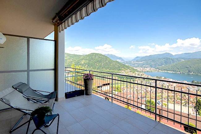 appartamento in vendita a Cadegliano-Viconago in zona Viconago
