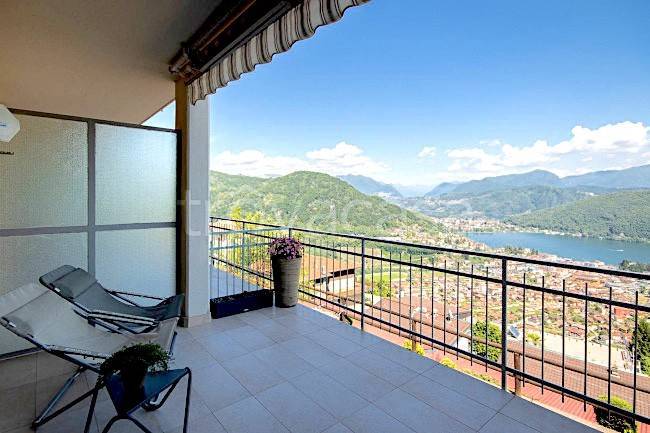 appartamento in vendita a Cadegliano-Viconago in zona Viconago