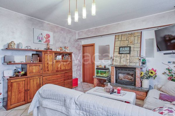 casa indipendente in vendita a Cadegliano-Viconago in zona Argentera