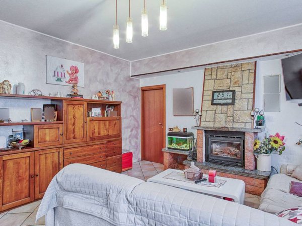 casa indipendente in vendita a Cadegliano-Viconago in zona Argentera