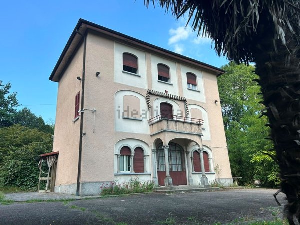 casa indipendente in vendita a Cadegliano-Viconago in zona Argentera