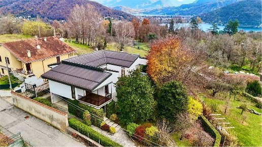 casa indipendente in vendita a Cadegliano-Viconago in zona Cadegliano