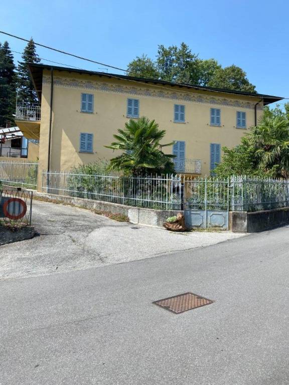 casa indipendente in vendita a Cadegliano-Viconago