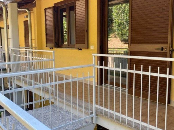 appartamento in vendita a Cadegliano-Viconago in zona Viconago