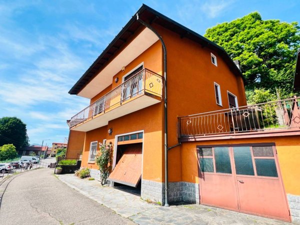 casa indipendente in vendita a Cadegliano-Viconago in zona Cadegliano