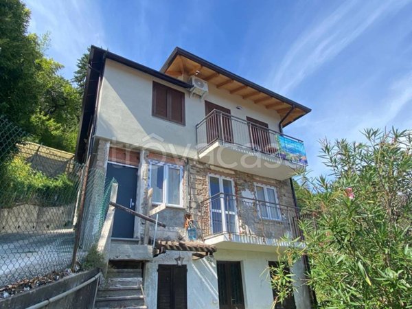 appartamento in vendita a Cadegliano-Viconago in zona Viconago