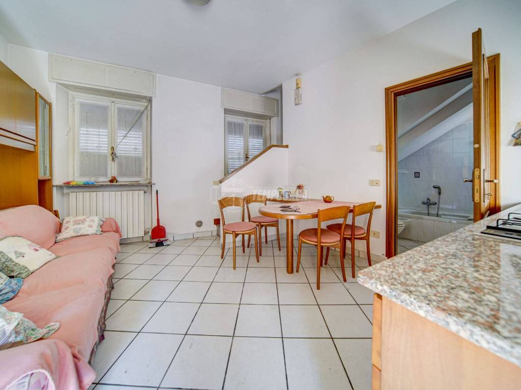 casa indipendente in vendita a Cairate in zona Bolladello