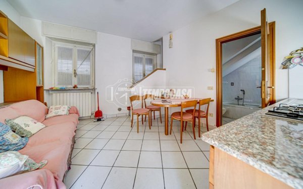 casa indipendente in vendita a Cairate in zona Bolladello