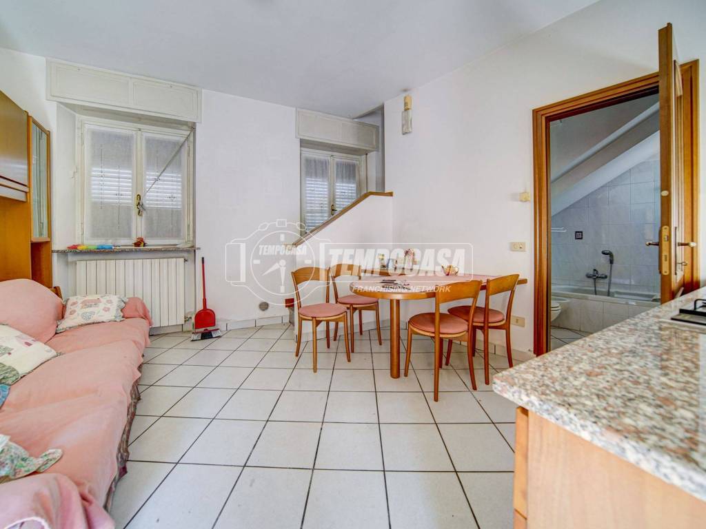 casa indipendente in vendita a Cairate in zona Bolladello