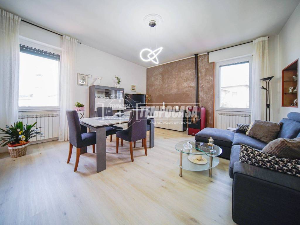 casa indipendente in vendita a Cairate in zona Bolladello