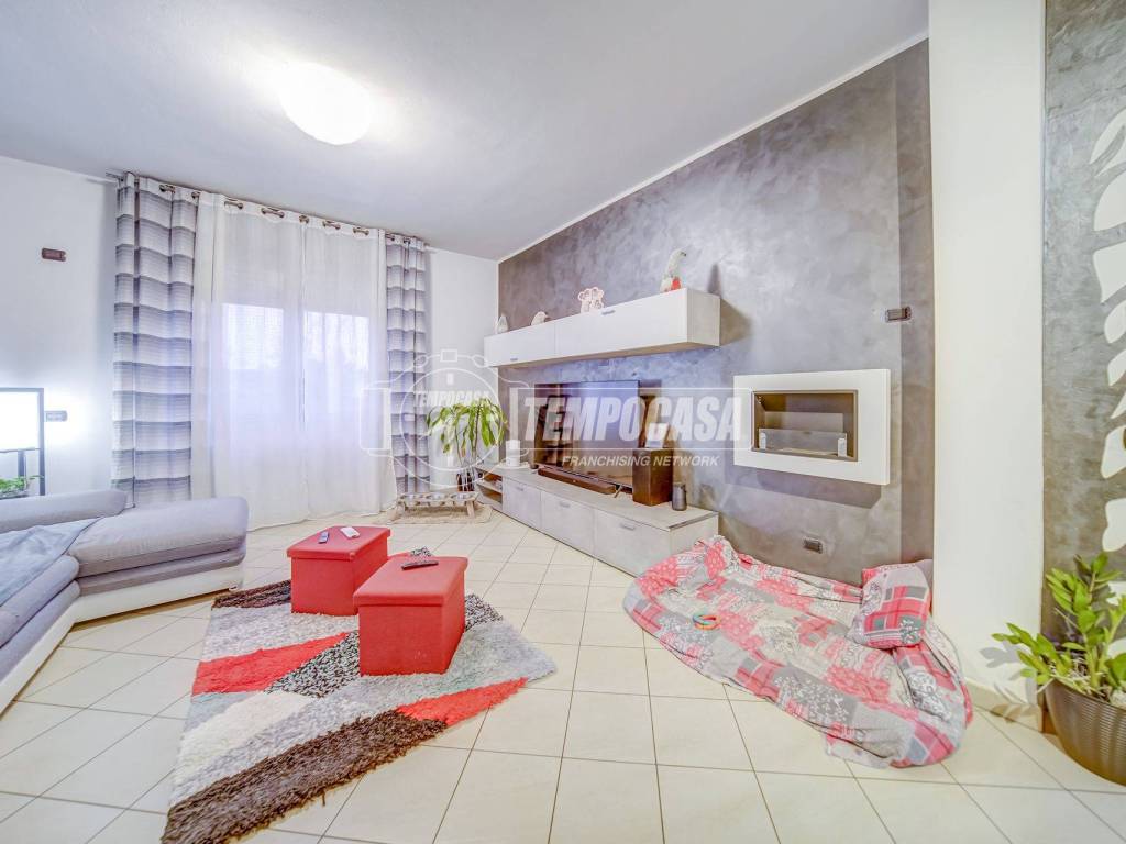 appartamento in vendita a Cairate in zona Bolladello