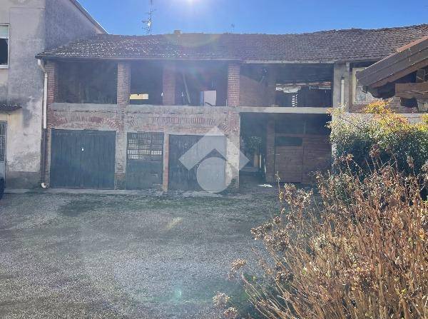 casa indipendente in vendita a Cairate in zona Peveranza
