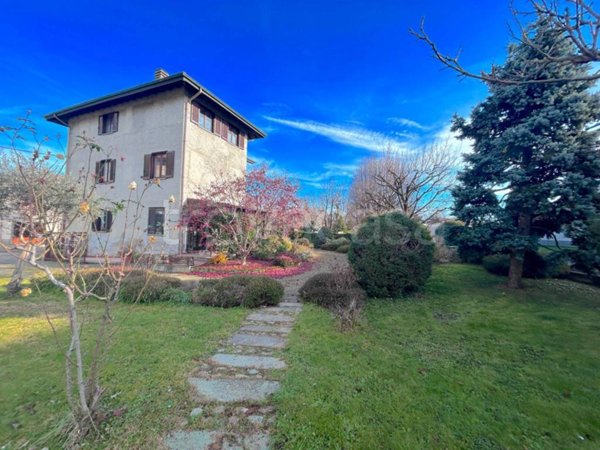 casa indipendente in vendita a Cairate in zona Peveranza
