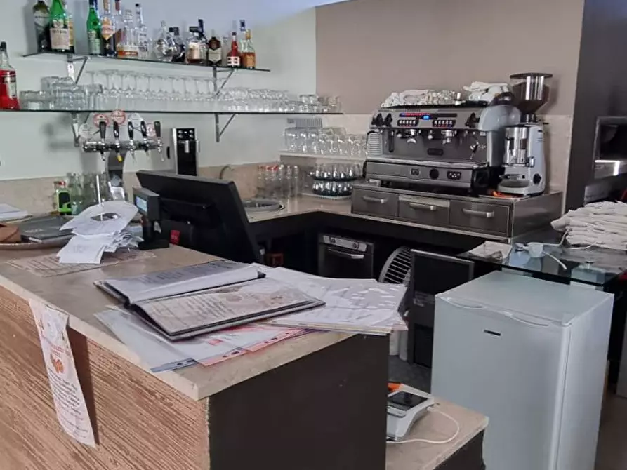 negozio in vendita a Cairate
