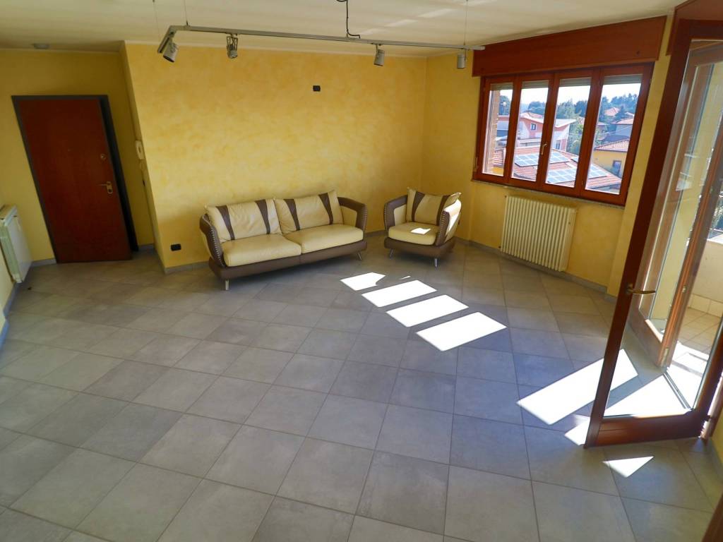 appartamento in vendita a Cairate