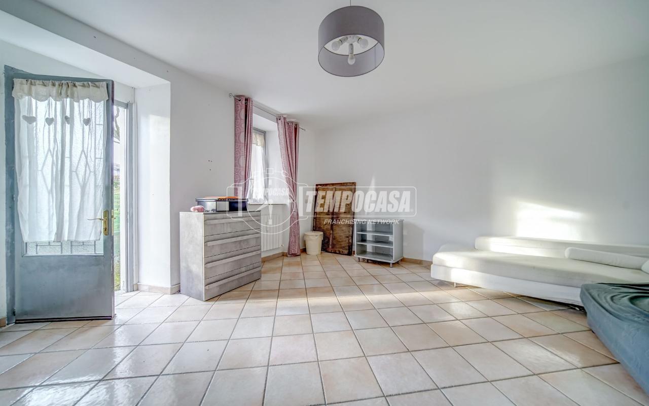 appartamento in vendita a Cairate