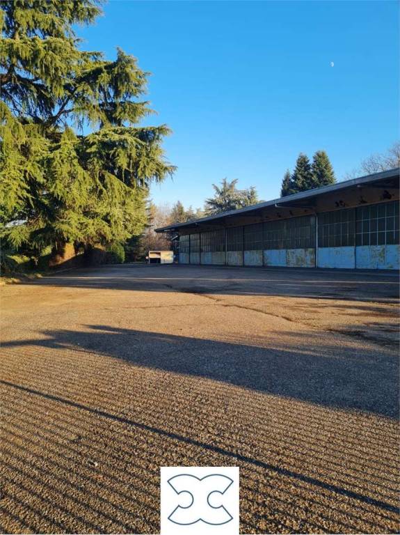 locale commerciale in vendita a Cairate