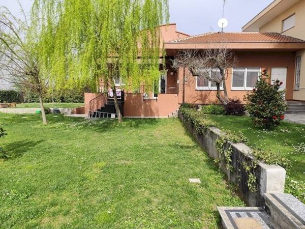 casa indipendente in vendita a Cairate