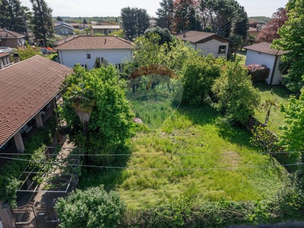 bifamiliare in vendita a Cairate in zona Bolladello