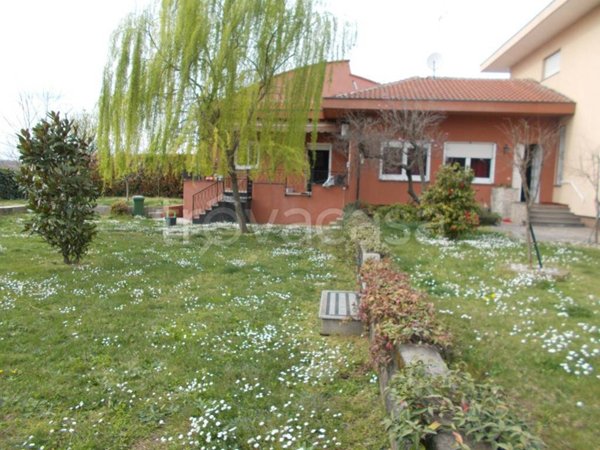 casa indipendente in vendita a Cairate