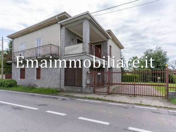 casa indipendente in vendita a Cairate in zona Bolladello