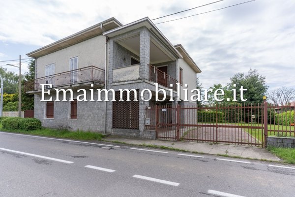 casa indipendente in vendita a Cairate in zona Bolladello