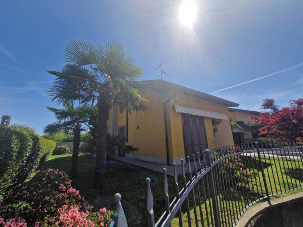 casa indipendente in vendita a Cairate