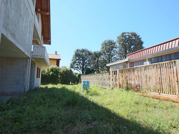 casa indipendente in vendita a Cairate in zona Peveranza