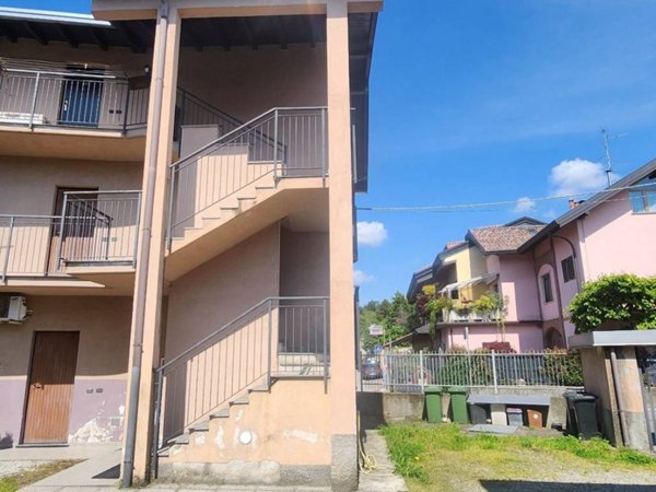 appartamento in vendita a Cairate in zona Bolladello