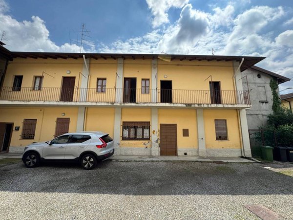casa indipendente in vendita a Cairate in zona Bolladello