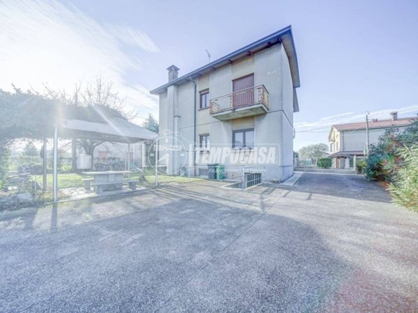 casa indipendente in vendita a Cairate