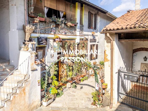 casa indipendente in vendita a Cairate in zona Peveranza