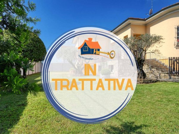 casa indipendente in vendita a Cairate in zona Peveranza