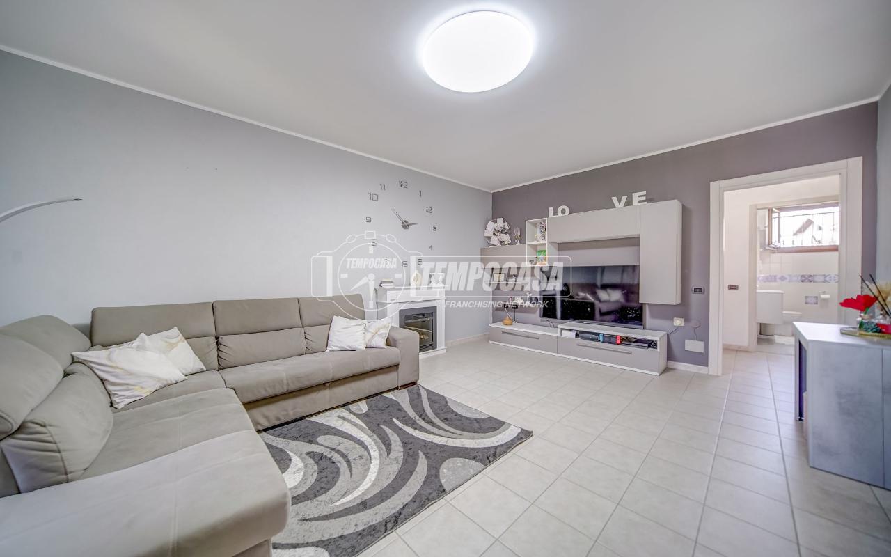 casa indipendente in vendita a Cairate in zona Peveranza
