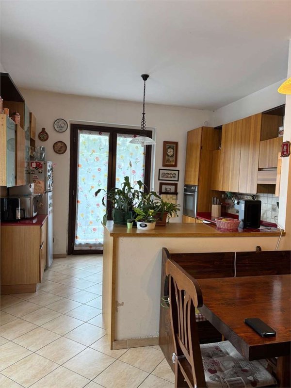 appartamento in vendita a Cairate in zona Bolladello